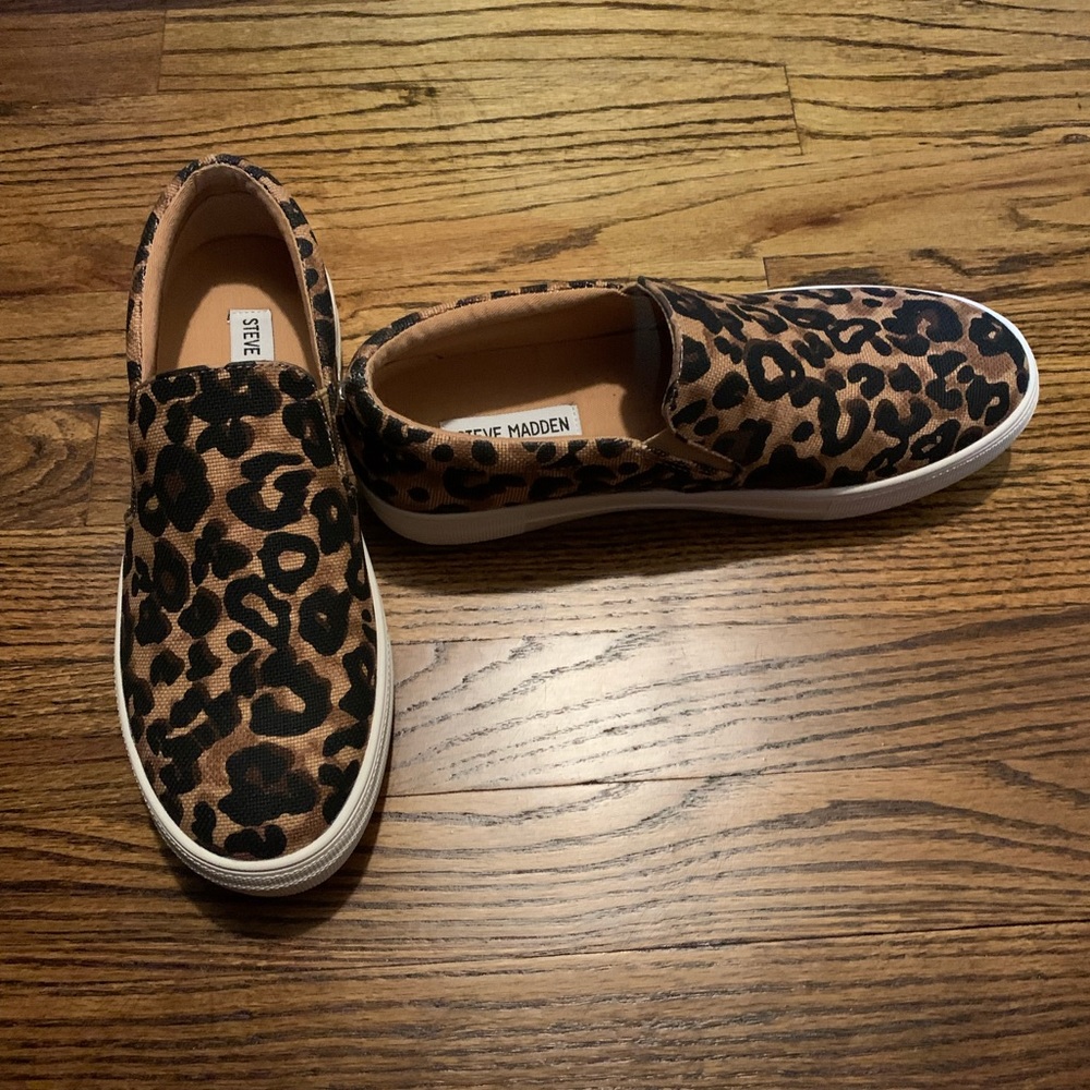 Steve Madden slip on sneakers